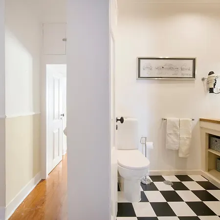 Bairro Alto Retreat With Balcony * Lizbona